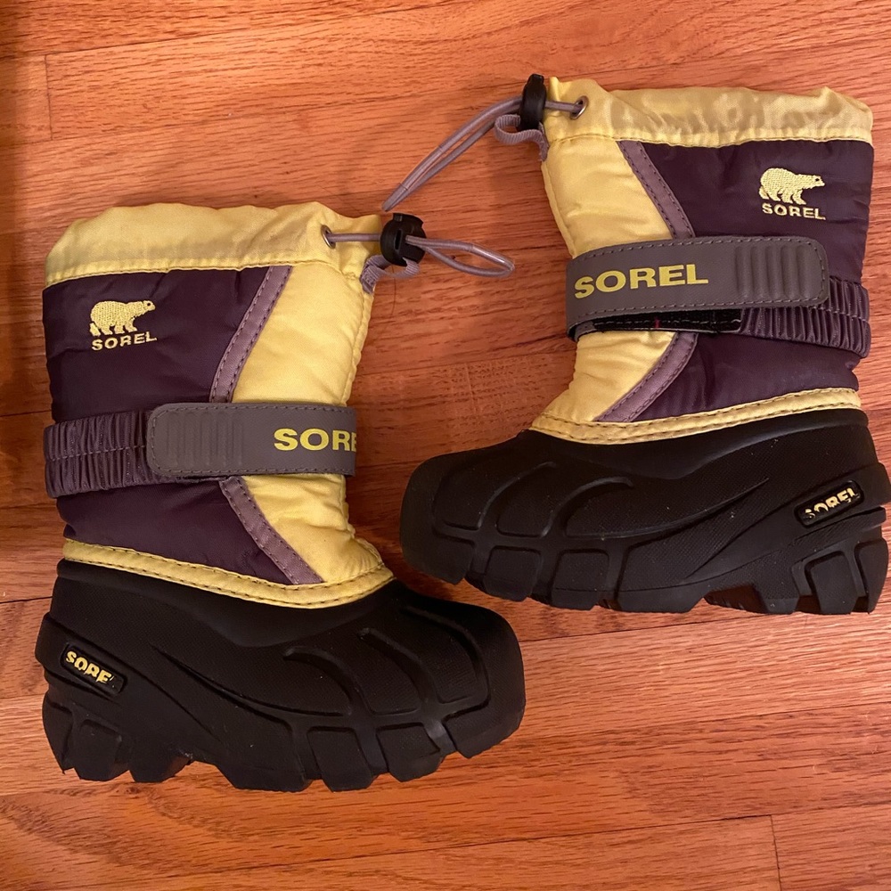Like new Sorel toddler Boy snow boots